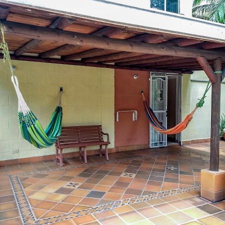Bueno, Bonito, Barato Y Cerca A El Poblado Apartment Medellin Ngoại thất bức ảnh