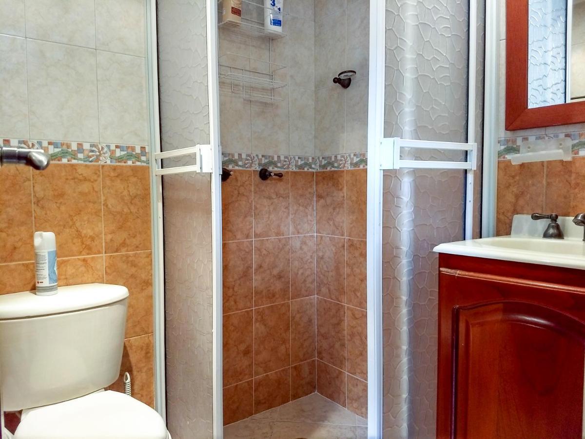 Bueno, Bonito, Barato Y Cerca A El Poblado Apartment Medellin Ngoại thất bức ảnh