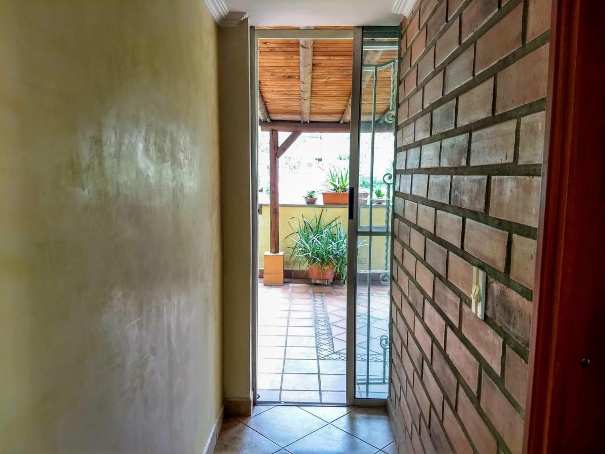 Bueno, Bonito, Barato Y Cerca A El Poblado Apartment Medellin Ngoại thất bức ảnh