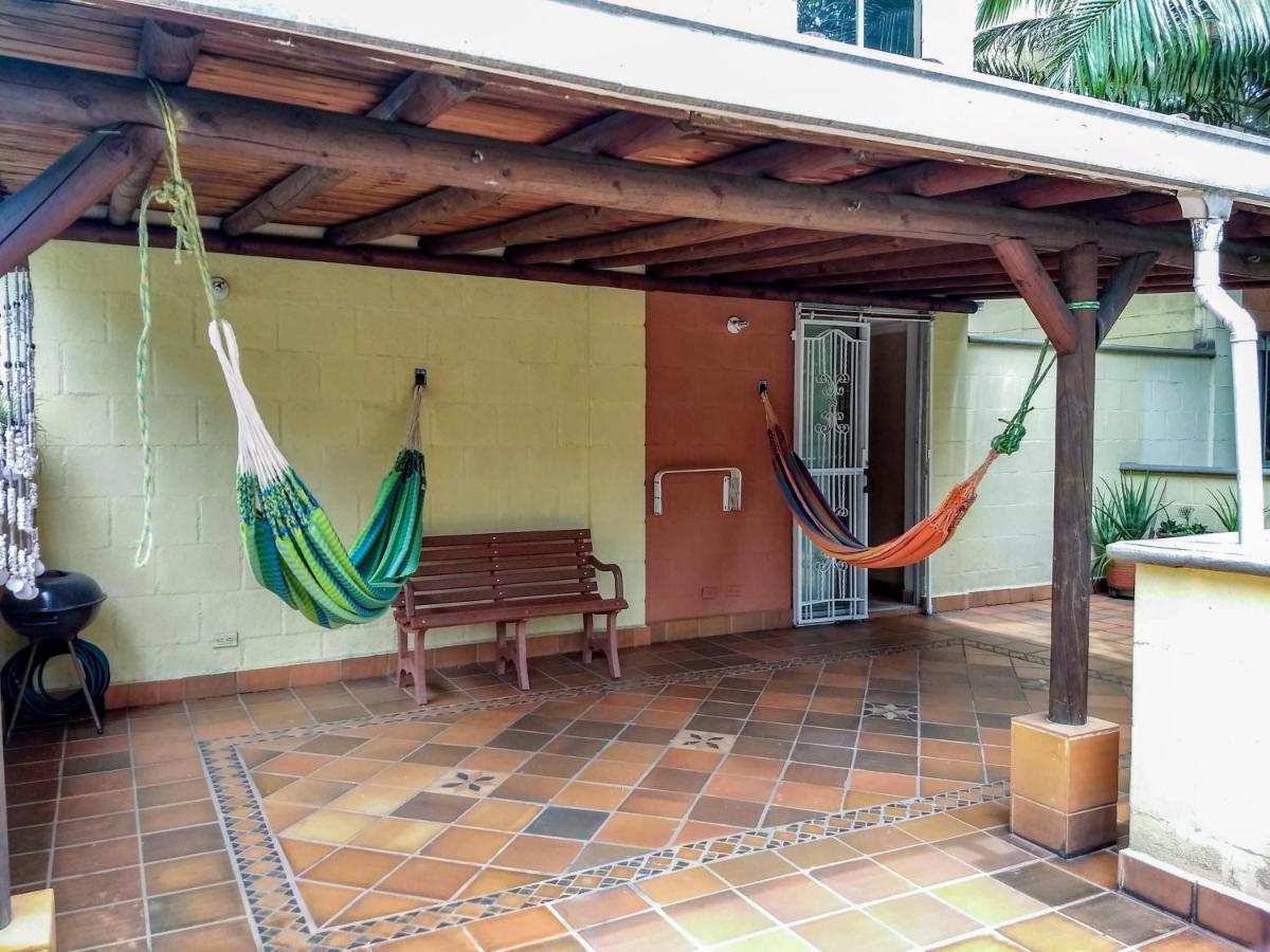 Bueno, Bonito, Barato Y Cerca A El Poblado Apartment Medellin Ngoại thất bức ảnh