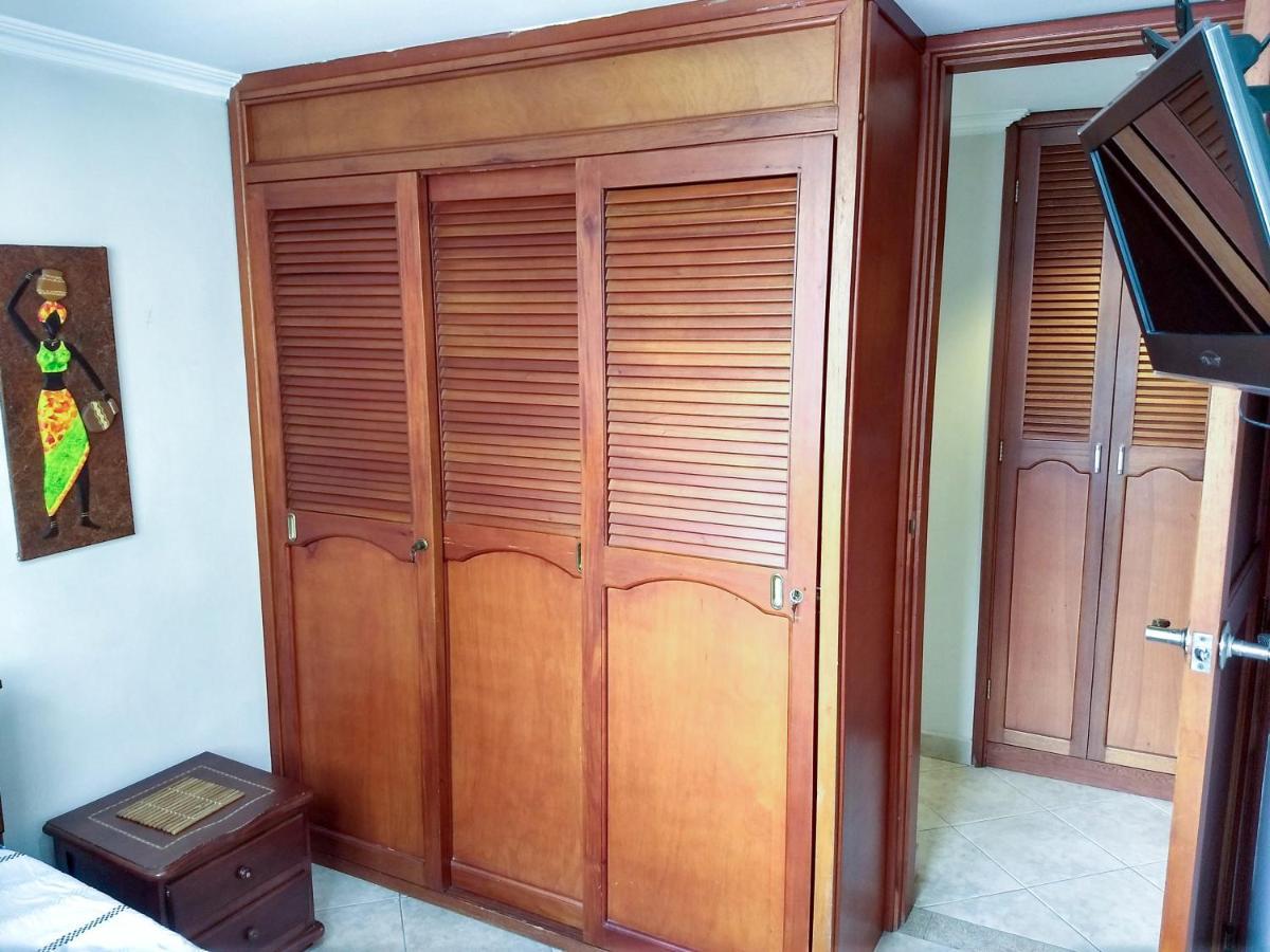 Bueno, Bonito, Barato Y Cerca A El Poblado Apartment Medellin Ngoại thất bức ảnh