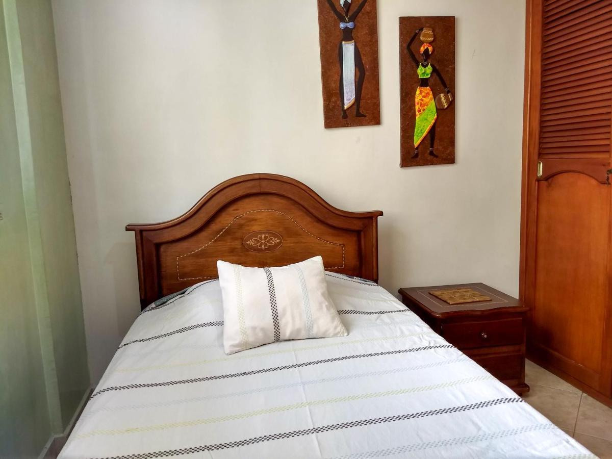 Bueno, Bonito, Barato Y Cerca A El Poblado Apartment Medellin Ngoại thất bức ảnh
