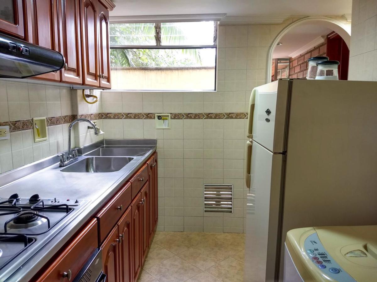 Bueno, Bonito, Barato Y Cerca A El Poblado Apartment Medellin Ngoại thất bức ảnh