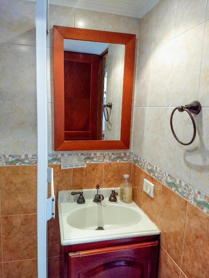Bueno, Bonito, Barato Y Cerca A El Poblado Apartment Medellin Ngoại thất bức ảnh